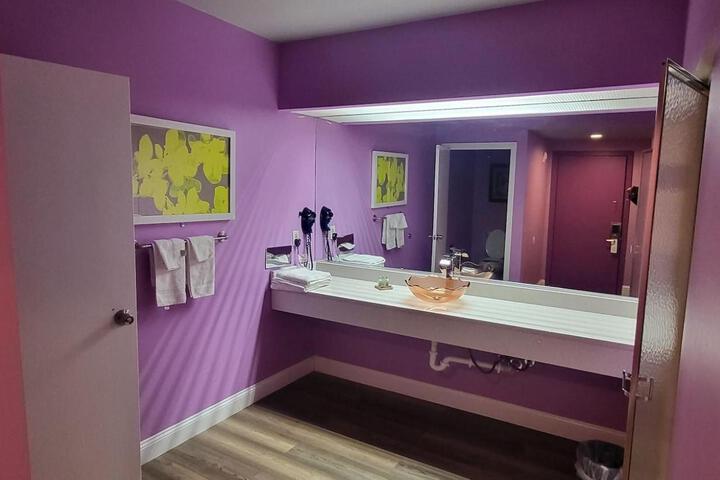 Room 18 of 284