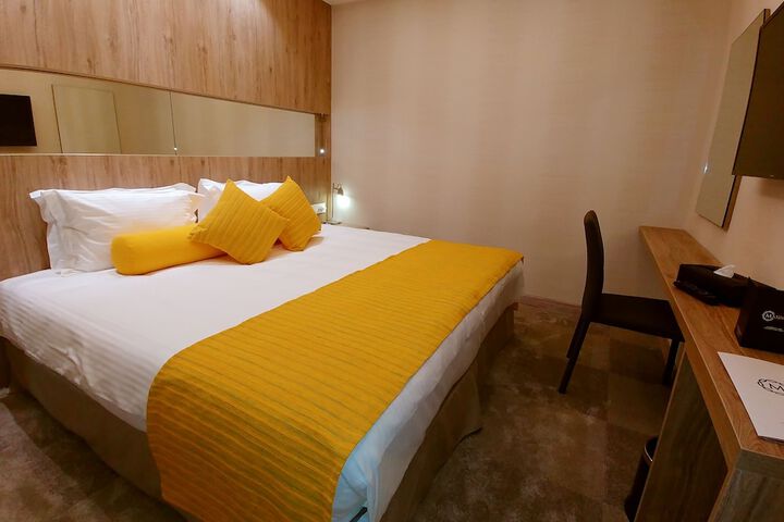 Room 6 of 97