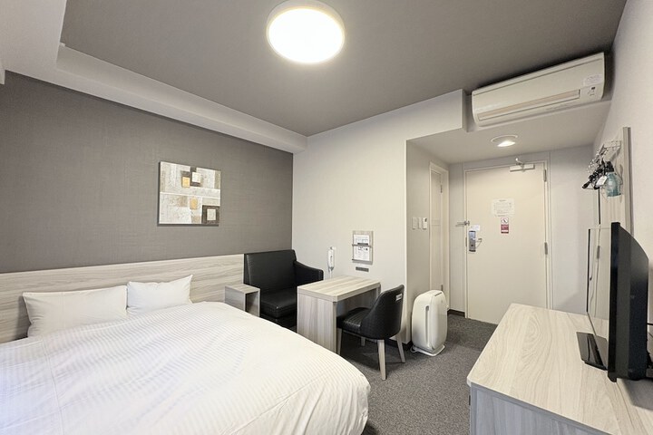 Room 4 of 32