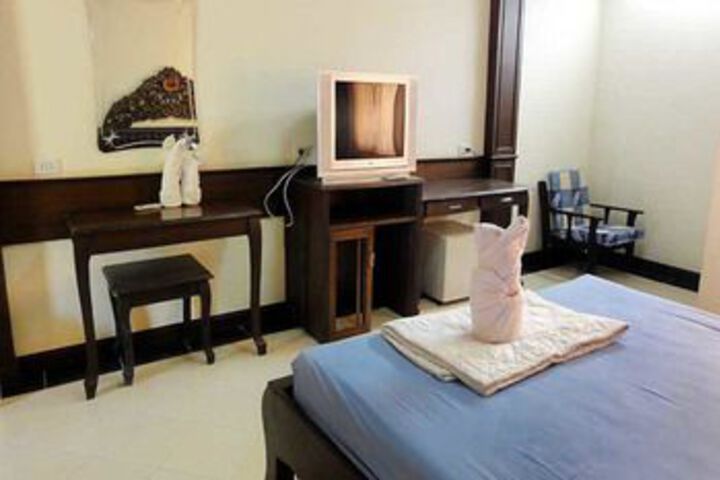 Room 10 of 14