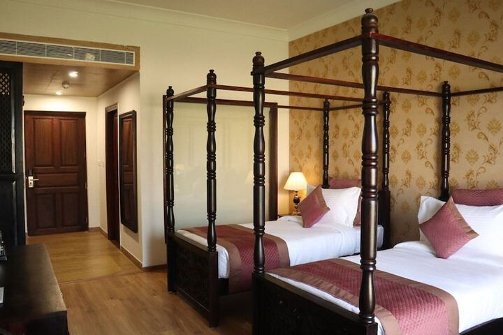 Room 3 of 8