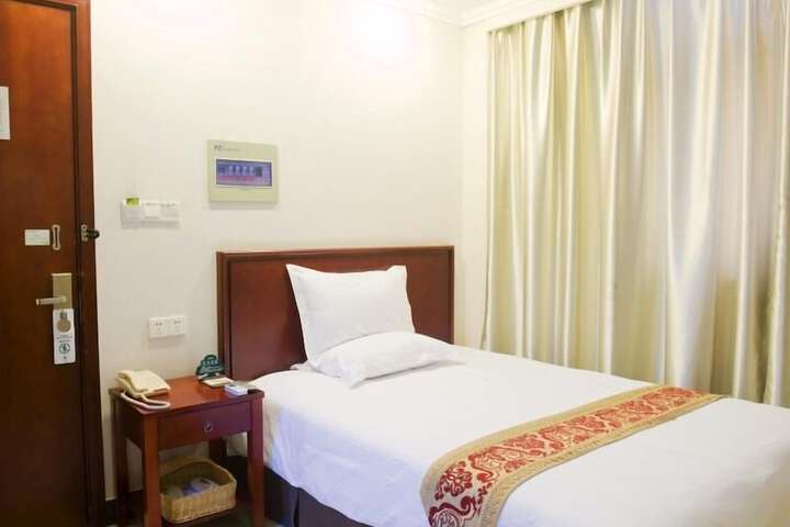 Room 14 of 72