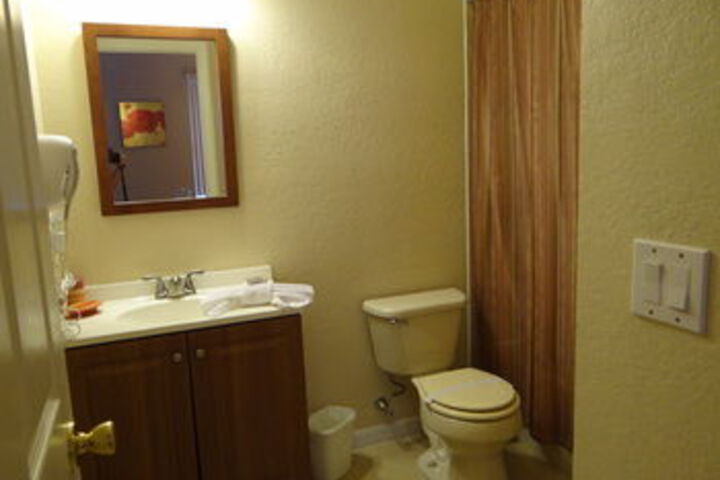 Room 6 of 76