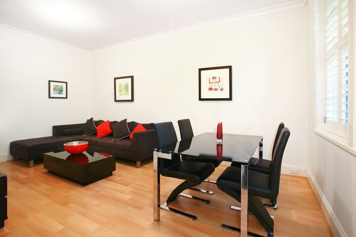 Room 5 of 12
