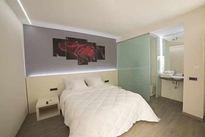Room 16 of 40