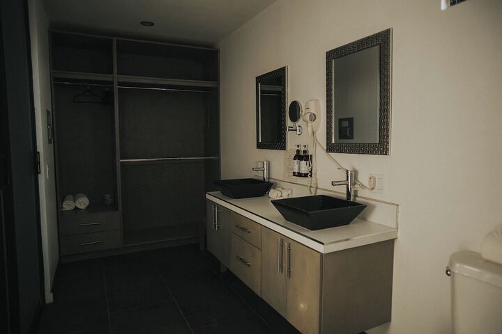 Room 51 of 146