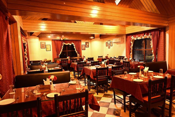 Dining 16 of 28