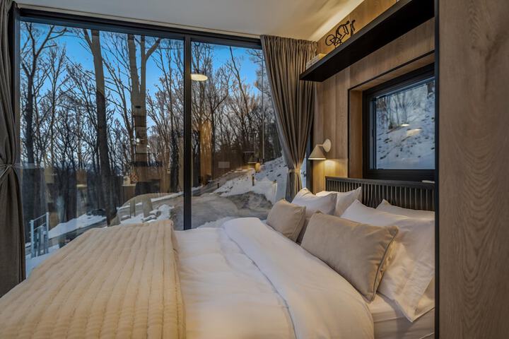 Room 4 of 30