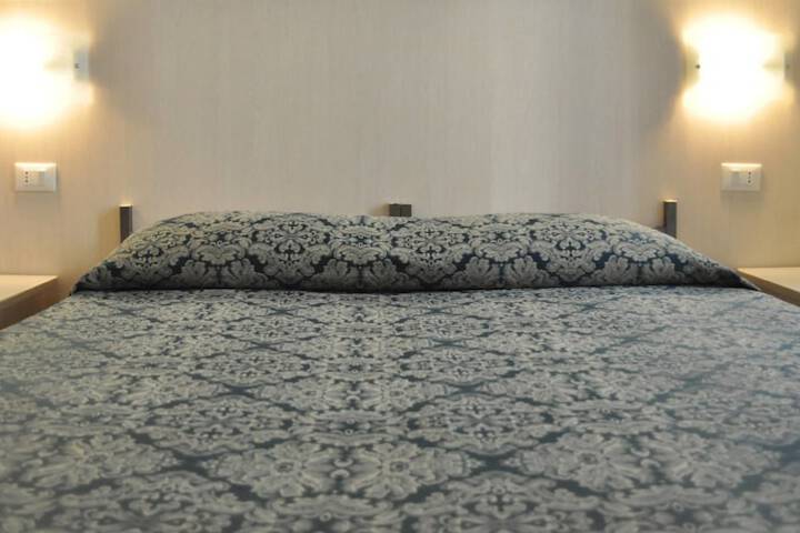Room 11 of 28