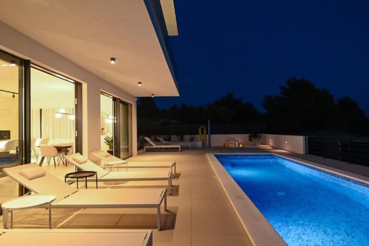 Pool 33 of 42