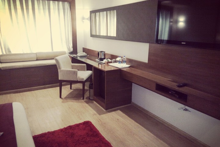 Room 10 of 37