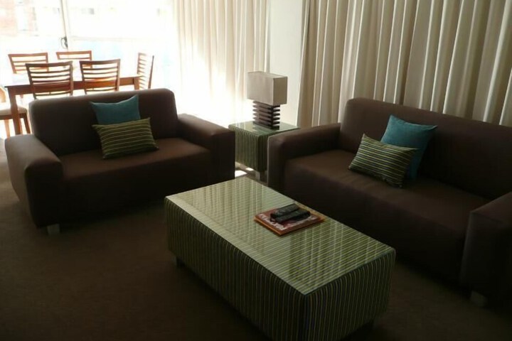 Room 6 of 12