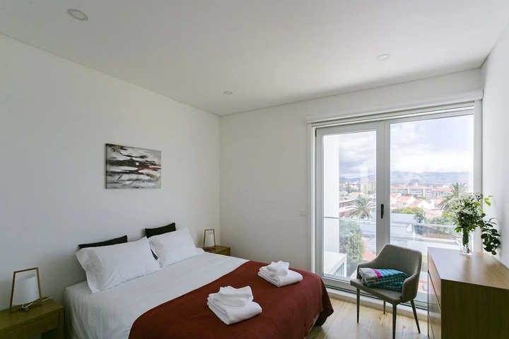 Room 2 of 8