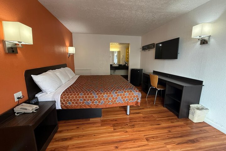 1 King Bed (17 of 17)