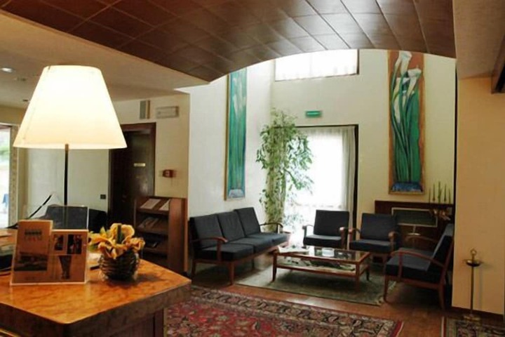 Entrance & Lobby