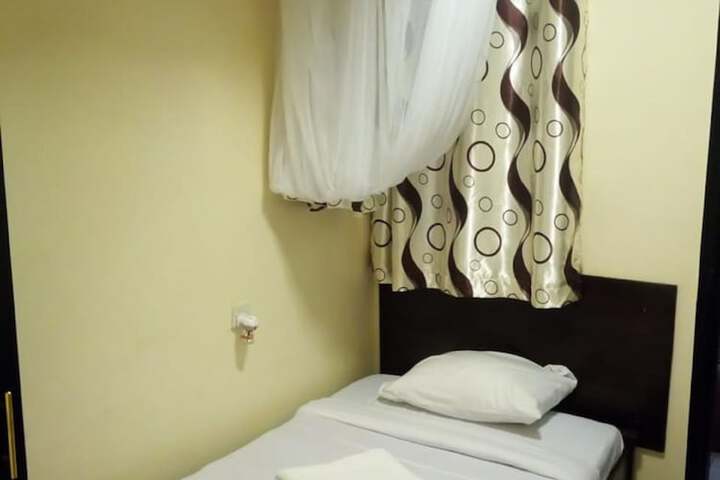 Room 9 of 24