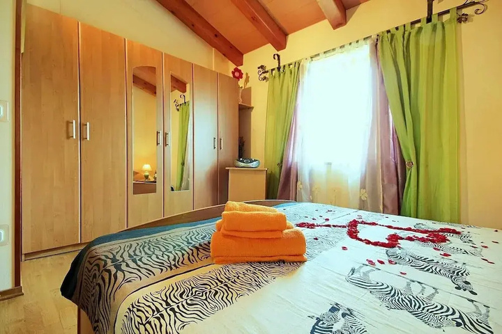 Room 5 of 21