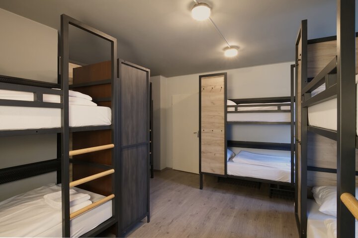 Room 61 of 85