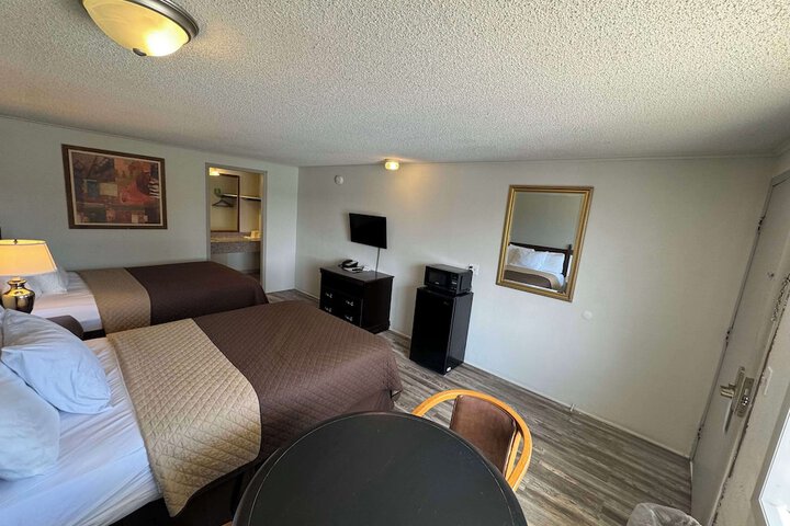 2 Double Beds (6 of 16)