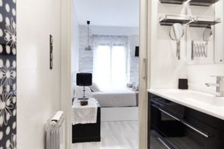 Room 2 of 34