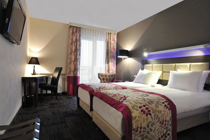 Room 2 of 23