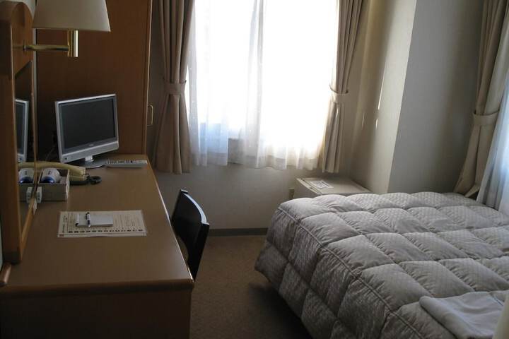 Room 5 of 42