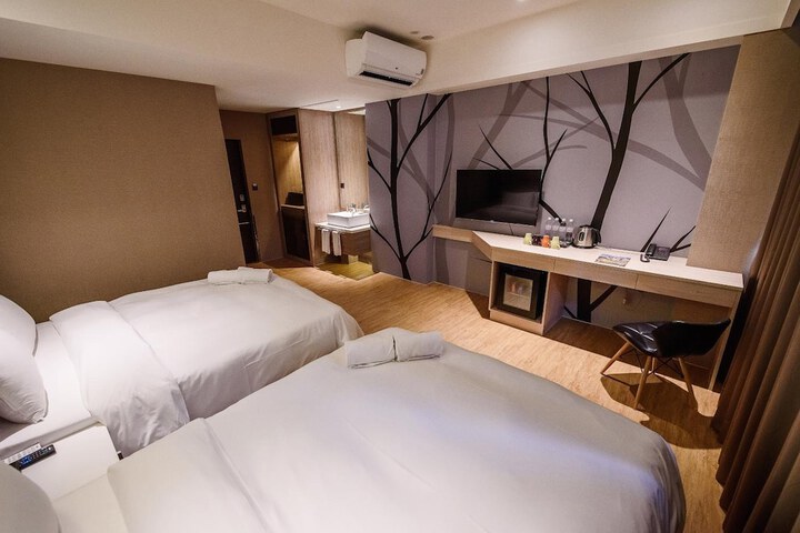Room 13 of 31