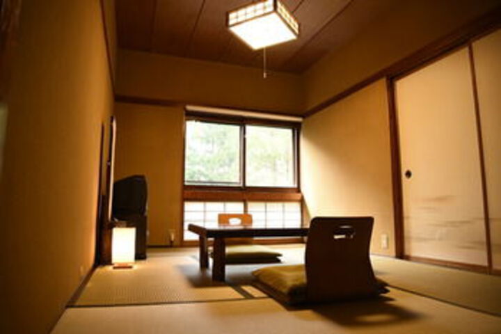 Room 2 of 2