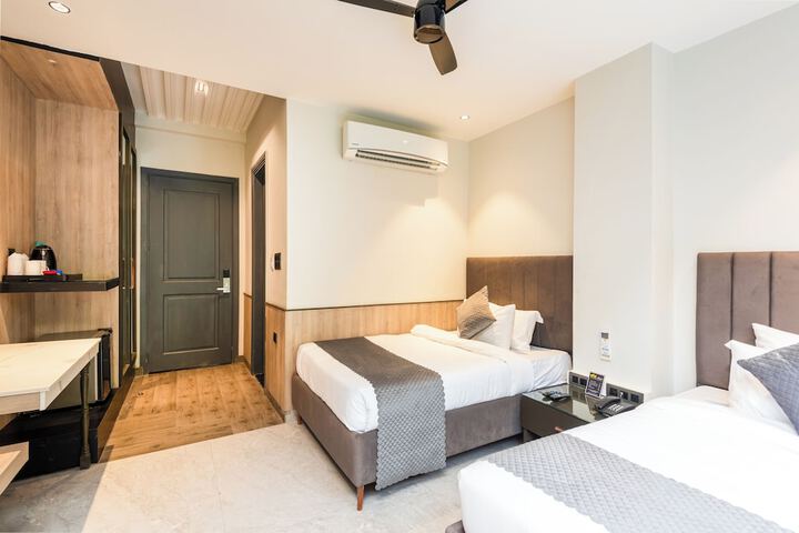 Room 26 of 161