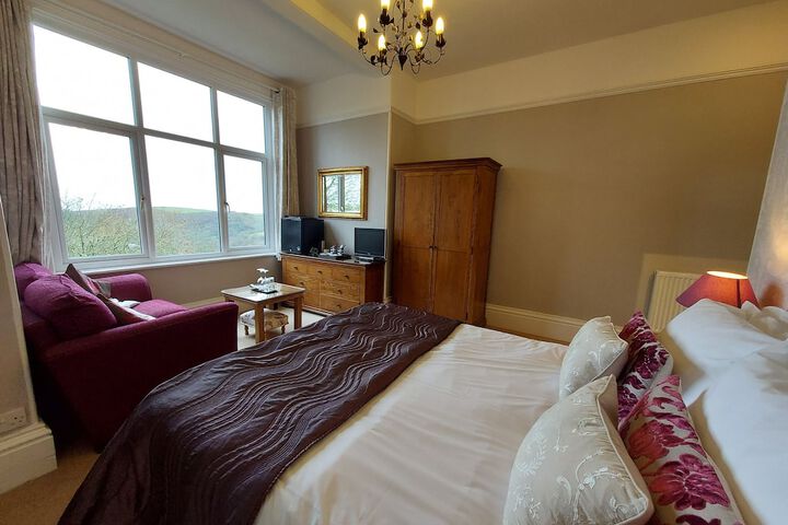 Room 10 of 73