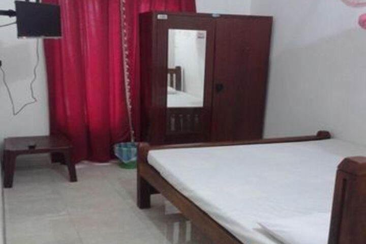 Room 5 of 15