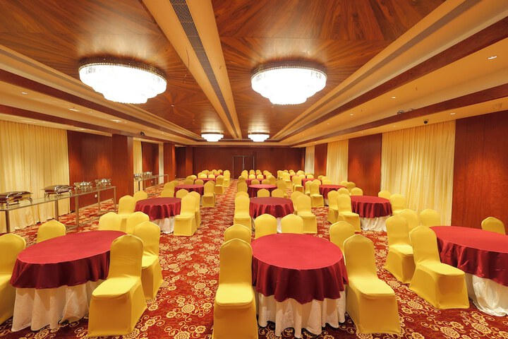 Ballroom/Hall 74 of 94