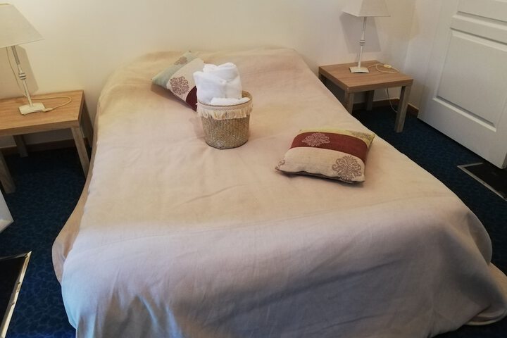 Room 9 of 25