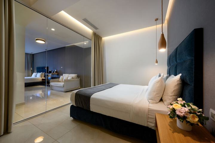 Room 52 of 113