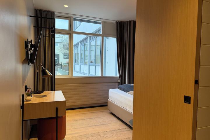 Room 39 of 76