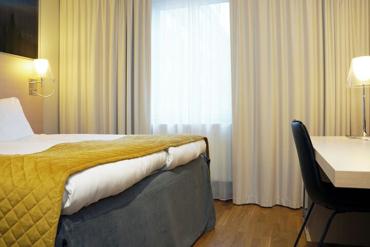 Room 28 of 100