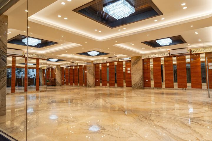 Ballroom/Hall 21 of 30
