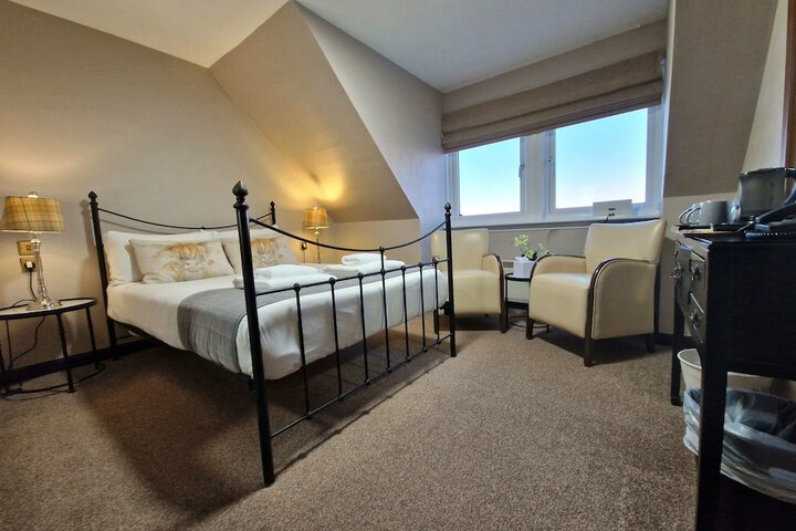 Room 28 of 107