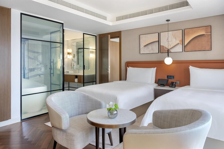 Room 32 of 153