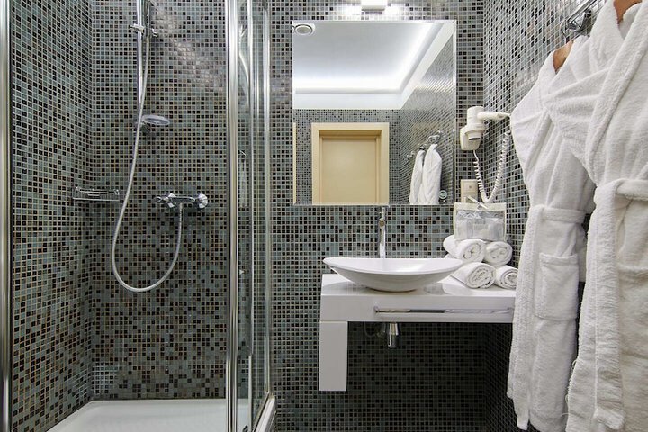 Room 32 of 48
