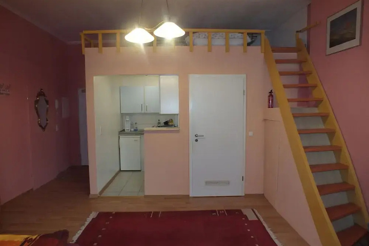 Room 10 of 15