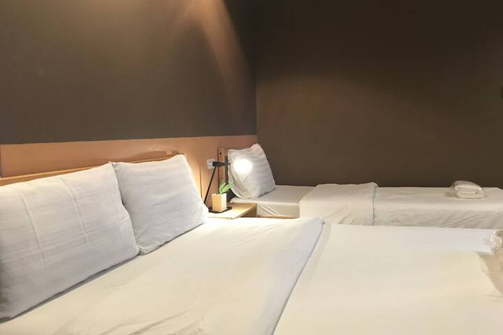 Room 13 of 35