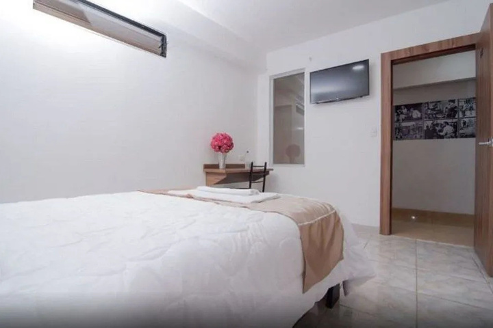 Room 5 of 11