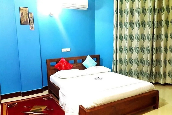 Room 3 of 13