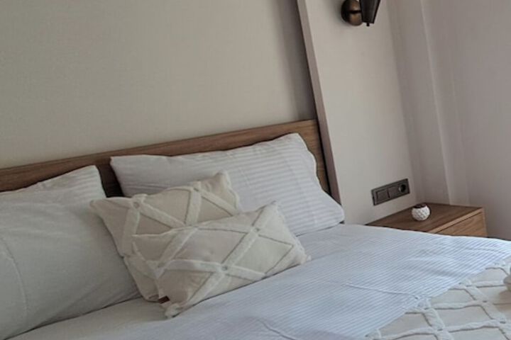 Room 3 of 80