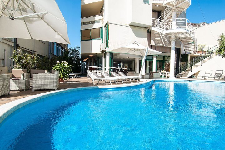 Pool Hotel