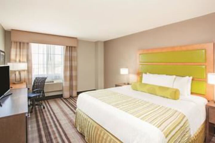 Room 42 of 68