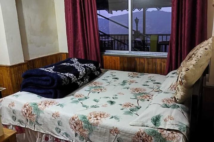 Room 11 of 77