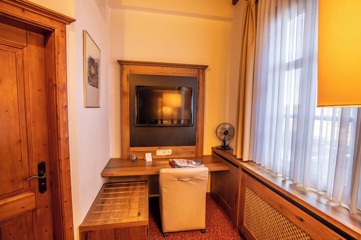Room 15 of 146
