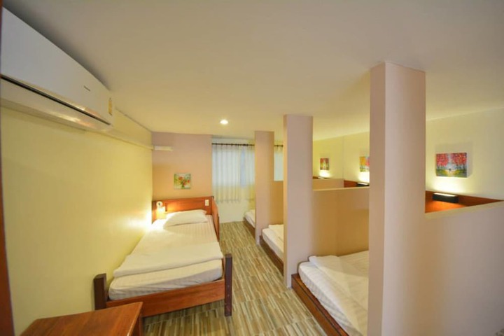 Room 8 of 34